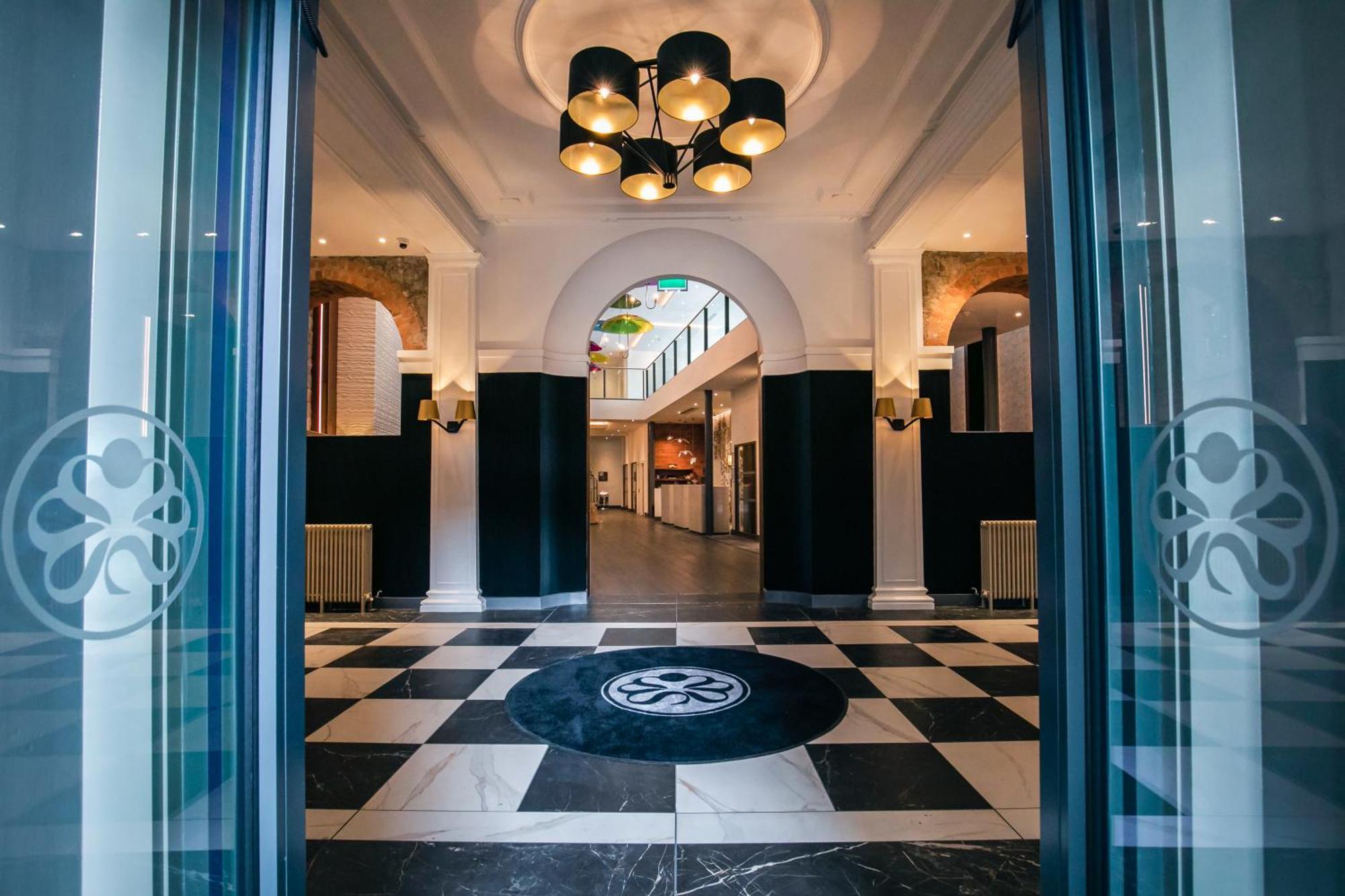 Sandman Signature Aberdeen Hotel & Spa Екстер'єр фото